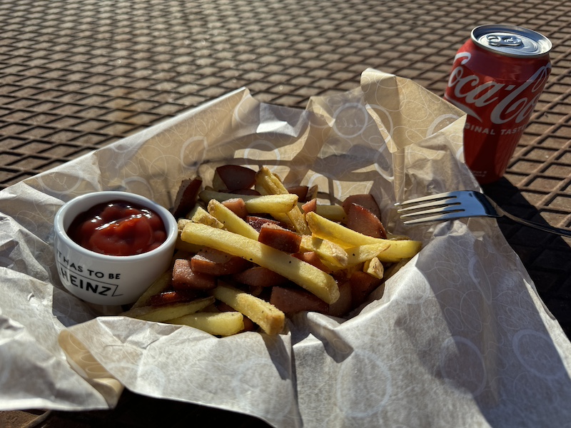 Makkaraperunat makkispekkikset saluuna