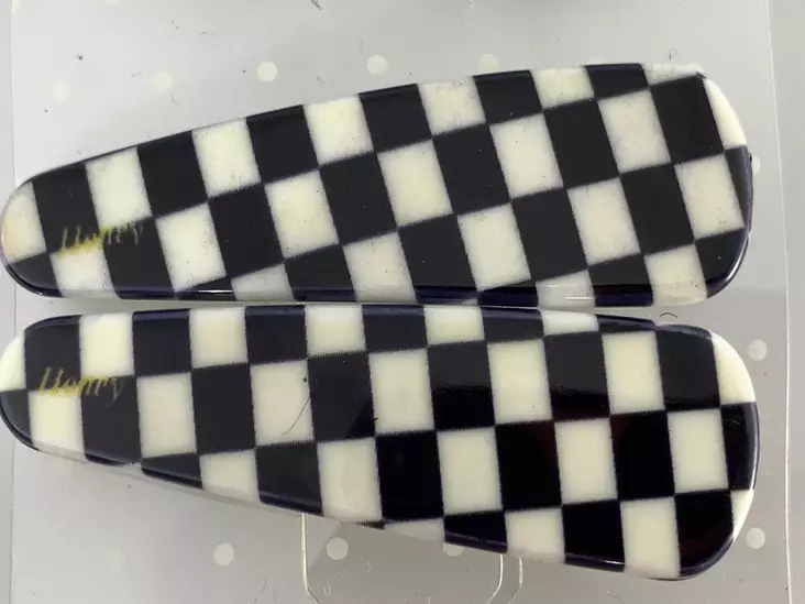 Hiuspinnit, ruutu valk./musta 2 kpl - Hiuskoristeet - PIN220 - 1