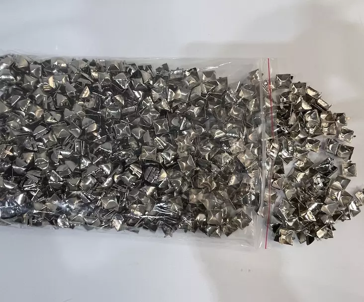 Irtoniitti 1000 pyramidiniittiä cromattu - Irtoniitit - IRN40 - 1