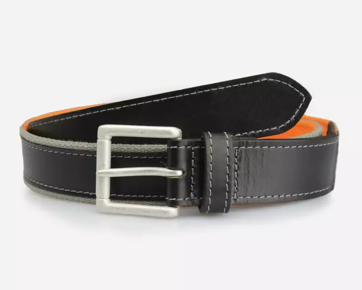 Nahkavyö osanssilla kangastaustalla. - Nahkavyöt - KV192 - 1