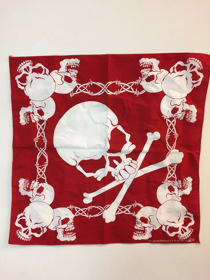 Huivi, kallot ja piikkilanka, punainen - Huivit - HU353 - 1