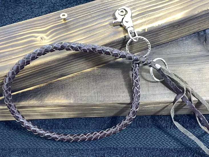 Avainketju ruskea nahka punottu - Avainketjut - KJ184 - 1