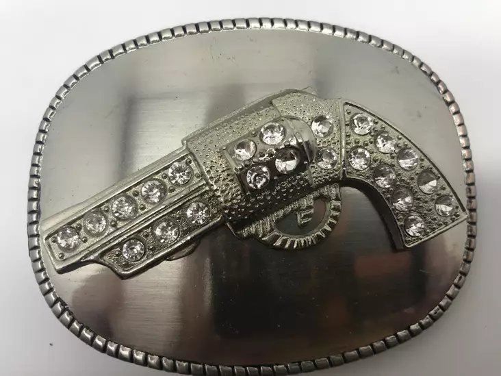 Vyönsolki revolveri taustalla. - Soljet - vs814 - 1