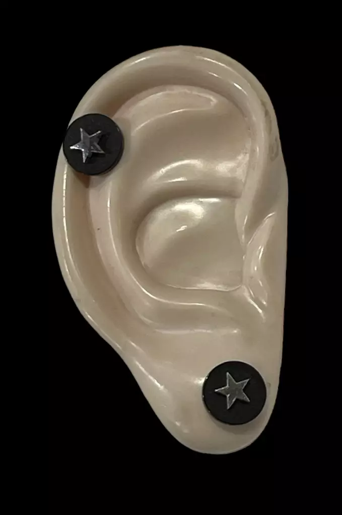 Korvakorut Kromitähti mustassa napissa - Korvakorut - KRV205 - 1