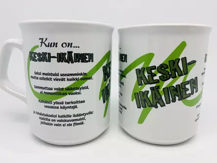 Muki Keski-ikäinen molemmin puolin tekst - Astiat - LKM296 - 2