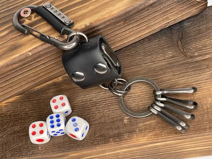 Avaimenperä Nopat mukana - Avaimenperät - PER97 - 1