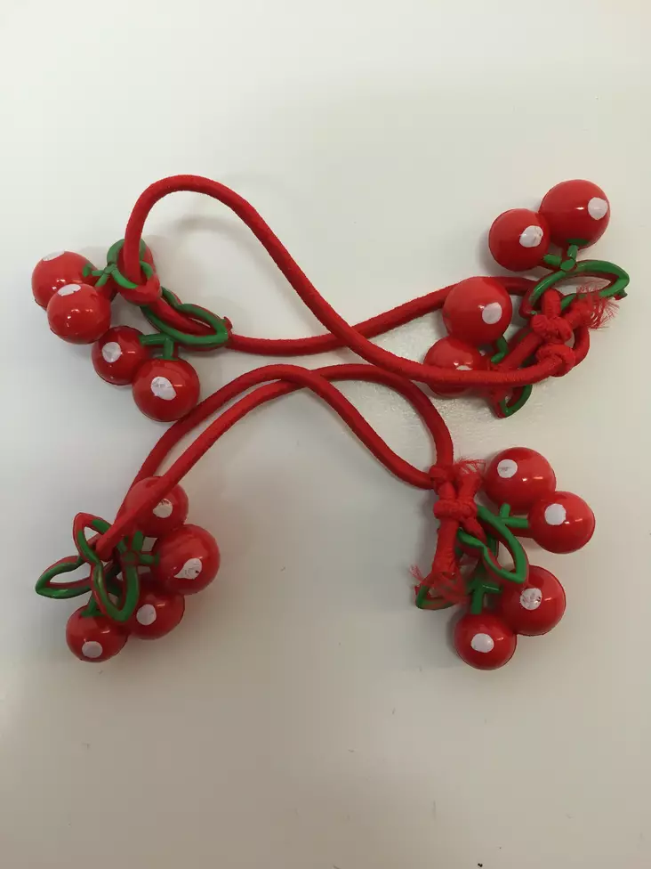 Hiuspompulat, kirsikka, 2 kpl - Hiuskoristeet - PIN57 - 1