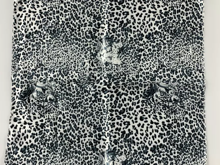 Kiiltävä leobardihuivi 50 x 50, muvalk - Huivit - HU457 - 1