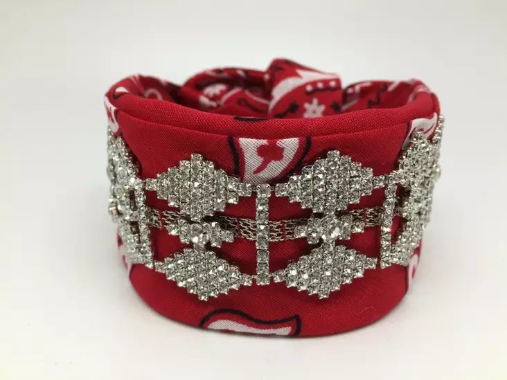 Choker-kaulakoru, punainen bandana - Kaulakorut - BA278 - 1