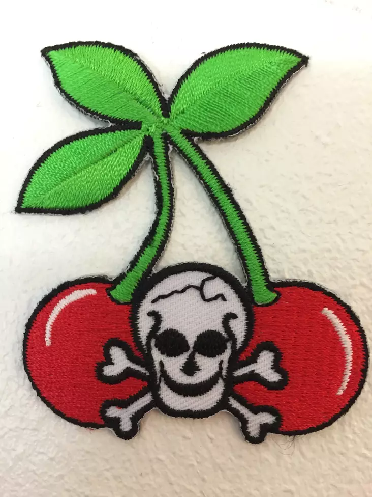 Kangasmerkki, Cherries and Skull - Kangasmerkit - K1128 - 1