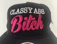 Snapback Bitch, musta pinkki. - Lippikset - LC489 - 1