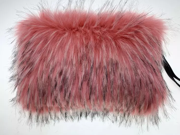 Punamusta karvalaukku rannenauhalla - Laukut - NL689 - 1