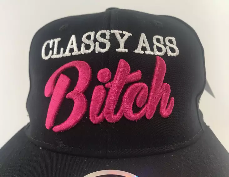 Snapback Bitch, musta pinkki. - Lippikset - LC489 - 1
